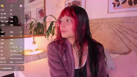 Snapshot of emmaduff_ chatting on June 12, 11:42 am online show from June 12, 11:42 am