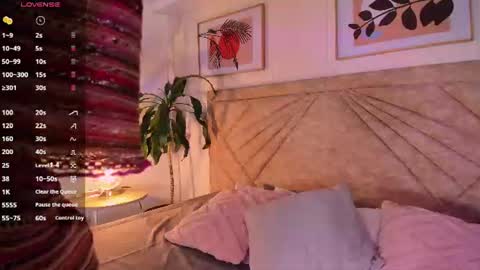 Snapshot of emmaduff_ chatting on June 13, 11:52 am online show from June 13, 11:52 am