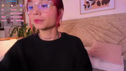 Snapshot of emmaduff_ chatting on June 14, 11:45 am online show from June 14, 11:45 am