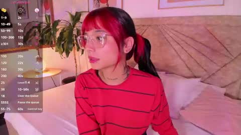 Snapshot of emmaduff_ chatting on June 24, 11:42 am online show from June 24, 11:42 am