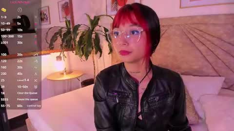 Snapshot of emmaduff_ chatting on June 27, 11:37 am online show from June 27, 11:37 am