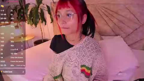 Snapshot of emmaduff_ chatting on June 28, 12:44 pm online show from June 28, 12:44 pm