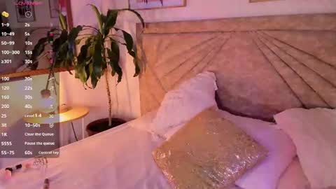 Snapshot of emmaduff_ chatting on June 29, 11:43 am online show from June 29, 11:43 am