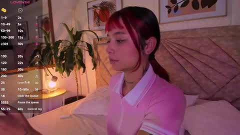 Snapshot of emmaduff_ chatting on July 8, 11:48 am online show from July 8, 11:48 am