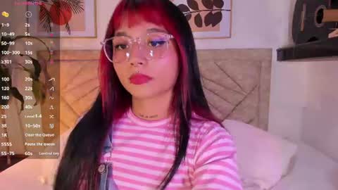 Snapshot of emmaduff_ chatting on July 14, 7:52 pm online show from July 14, 7:52 pm