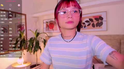 Snapshot of emmaduff_ chatting on July 18, 8:01 pm online show from July 18, 8:01 pm