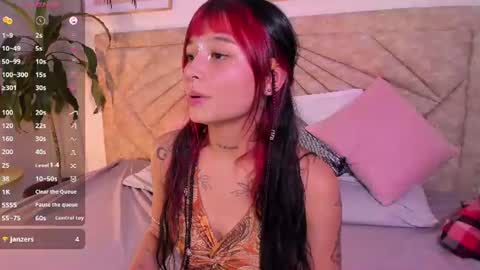 Snapshot of emmaduff_ chatting on July 21, 8:00 pm online show from July 21, 8:00 pm