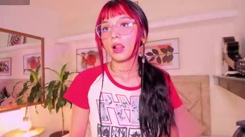 Snapshot of emmaduff_ chatting on July 23, 7:56 pm online show from July 23, 7:56 pm
