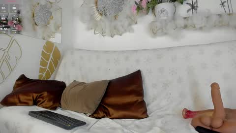 Snapshot of emmaduque chatting on May 21, 9:44 pm Emma Duque online show from May 21, 9:44 pm