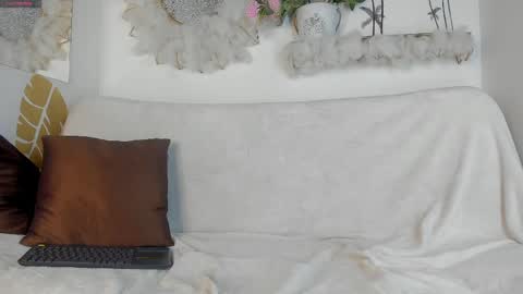 Snapshot of emmaduque chatting on May 24, 9:42 pm Emma Duque online show from May 24, 9:42 pm
