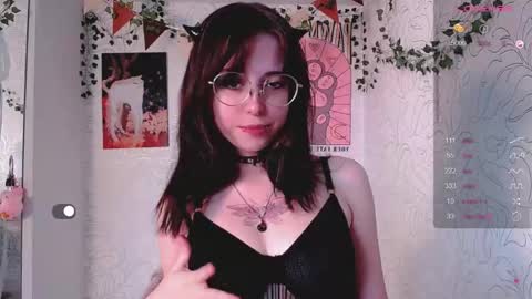 Snapshot of emmae__ chatting on November 8, 5:40 am Emma online show from November 8, 5:40 am