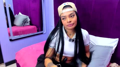 emmaebony_ online show from March 5, 1:51 pm