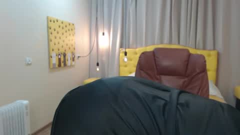 emmaellison924117 online show from May 1, 6:40 am