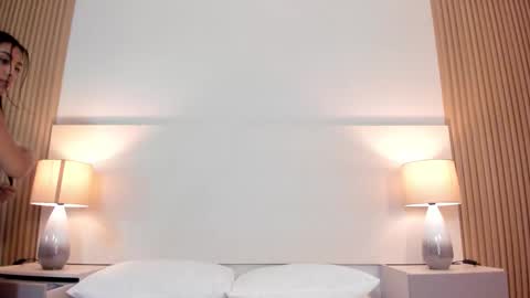 emmaespencer  online show from March 14, 11:15 am