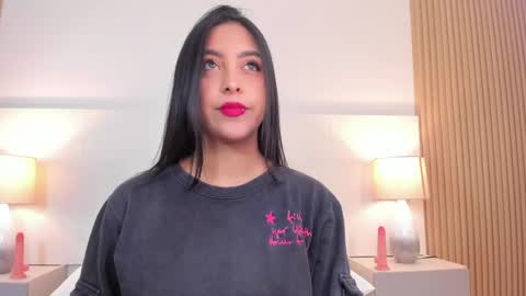 emmaespencer  online show from April 24, 11:23 am