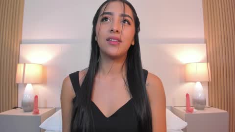 emmaespencer  online show from April 25, 11:35 am