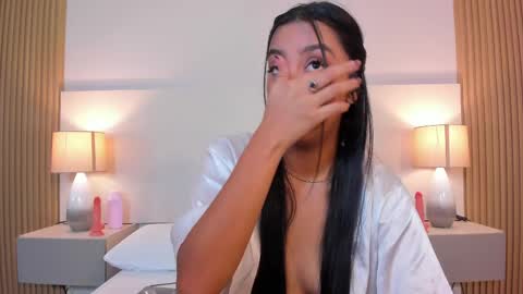 emmaespencer  online show from May 9, 11:48 am
