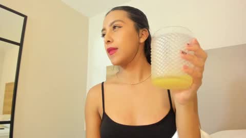 emmaespencer  online show from May 14, 11:33 pm