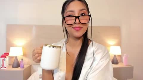emmaespencer  online show from June 19, 11:30 pm