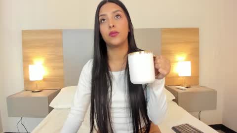 emmaespencer  online show from June 24, 8:19 pm