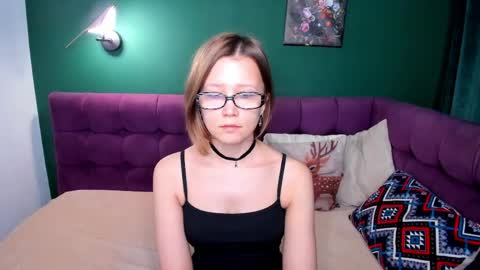 Emma 3 online show from May 2, 1:32 am