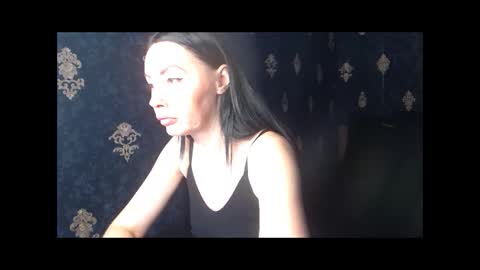 EmmaGoldX online show from June 1, 9:00 am