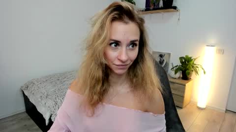 Snapshot of emmagracee chatting on November 17, 7:58 am Emma online show from November 17, 7:58 am