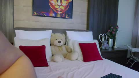 Snapshot of emmahazee chatting on May 31, 6:10 am Emma online show from May 31, 6:10 am