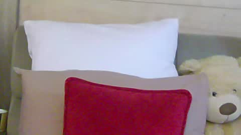 Snapshot of emmahazee chatting on July 27, 7:37 am Emma online show from July 27, 7:37 am