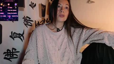 Snapshot of emmahenderson chatting on June 4, 10:21 am Andrea online show from June 4, 10:21 am