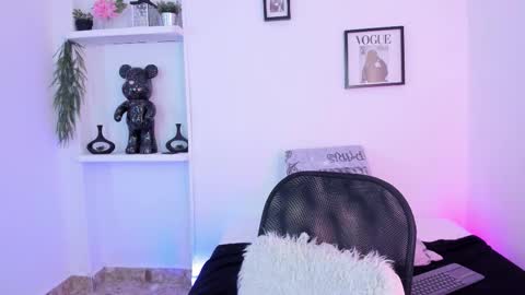 emmajohanson online show from February 26, 7:35 pm