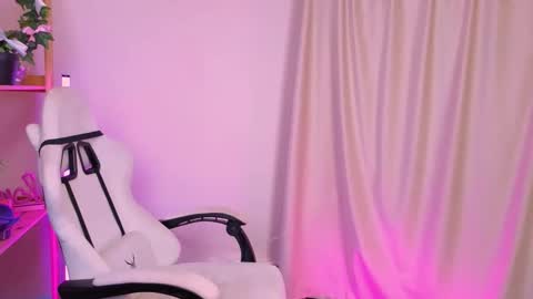 Emma online show from October 7, 10:01 am