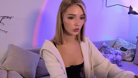 Emma online show from November 13, 9:30 am