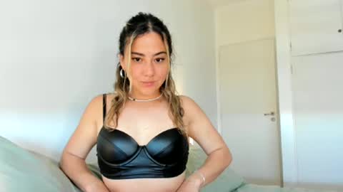 Snapshot of emmakj_ chatting on October 20, 4:51 pm emmakj_ online show from October 20, 4:51 pm