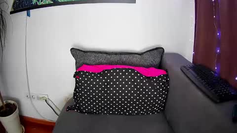 Snapshot of emmakros chatting on February 8, 9:24 am emmakros online show from February 8, 9:24 am