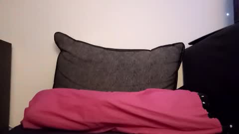 Snapshot of emmakros chatting on September 27, 8:41 am emmakros online show from September 27, 8:41 am