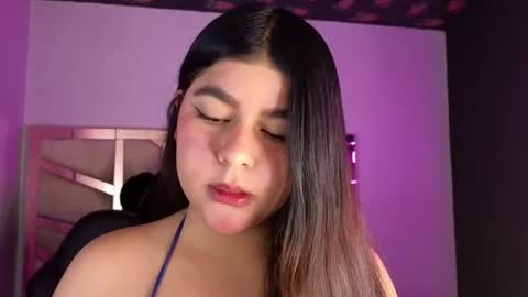 Snapshot of emmalee_a chatting on January 4, 10:49 am Emma online show from January 4, 10:49 am