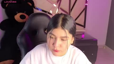 Snapshot of emmalee_a chatting on January 9, 5:00 pm Emma online show from January 9, 5:00 pm