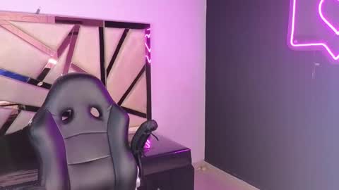 Snapshot of emmalee_a chatting on January 13, 1:49 pm Emma online show from January 13, 1:49 pm