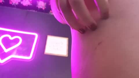 Snapshot of emmalee_a chatting on January 14, 1:49 pm Emma online show from January 14, 1:49 pm