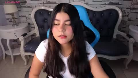 Snapshot of emmalee_a chatting on January 24, 5:00 pm Emma online show from January 24, 5:00 pm