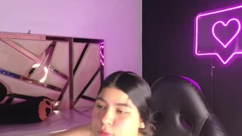 Snapshot of emmalee_a chatting on January 26, 5:44 pm Emma online show from January 26, 5:44 pm