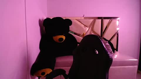 Snapshot of emmalee_a chatting on February 8, 10:39 am Emma online show from February 8, 10:39 am