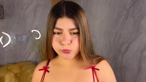 Snapshot of emmalee_a chatting on February 15, 10:44 am Emma online show from February 15, 10:44 am