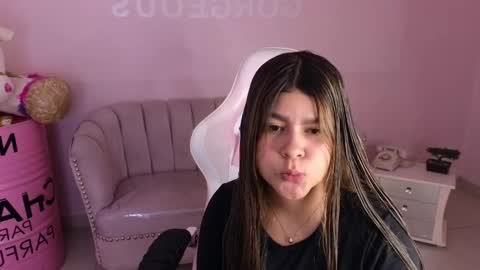 Snapshot of emmalee_a chatting on February 19, 10:34 am Emma online show from February 19, 10:34 am