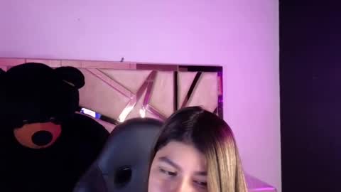 Snapshot of emmalee_a chatting on February 20, 4:46 pm Emma online show from February 20, 4:46 pm