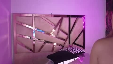 Snapshot of emmalee_a chatting on February 21, 7:54 pm Emma online show from February 21, 7:54 pm