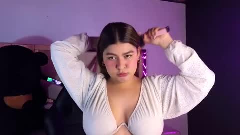 Snapshot of emmalee_a chatting on February 26, 10:36 am Emma online show from February 26, 10:36 am