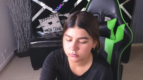 Snapshot of emmalee_a chatting on February 27, 4:53 pm Emma online show from February 27, 4:53 pm