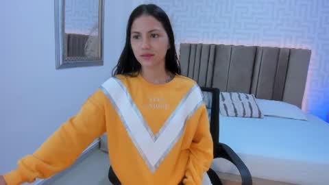 Snapshot of emmalily_ chatting on August 8, 12:07 pm emmalily_ online show from August 8, 12:07 pm